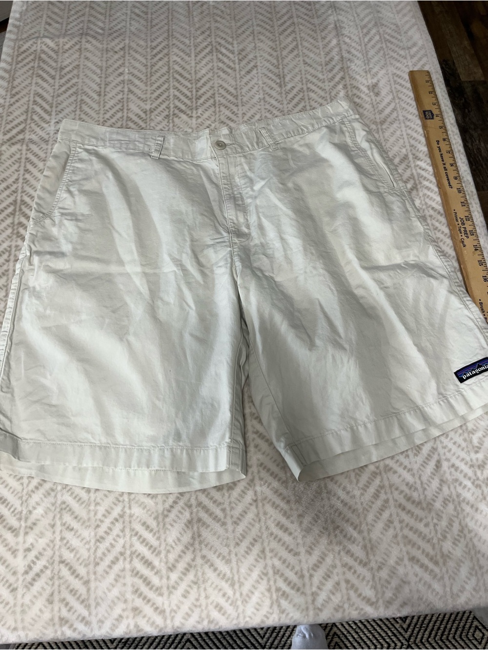 Patagonia Mens 38 Cream Shorts
